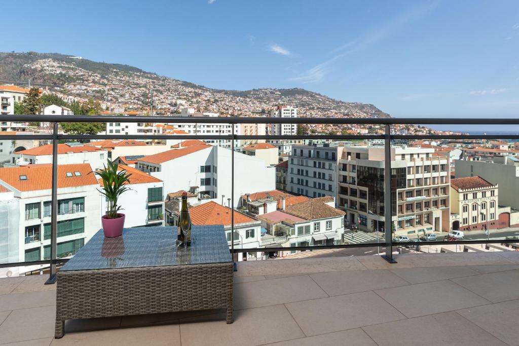 Luxurious Apartment Funchal - Casa Valentina - Rent2U, Lda 87 Rua 5 de Outubro, 9000-079 Funchal