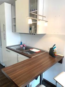 Luxurious Apartment , Next to University& WIFI, Free Parking, Bed&Matress