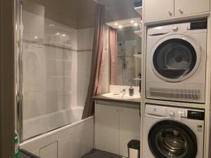 Luxurious Flat in Bondy, (In front of the Train station)