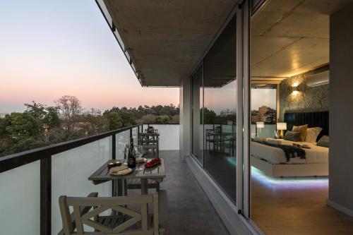 Luxurious Impressive Apartment - Balcony and Pool