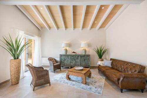 Luxurious newly built finca in a quiet location in Meyreuil