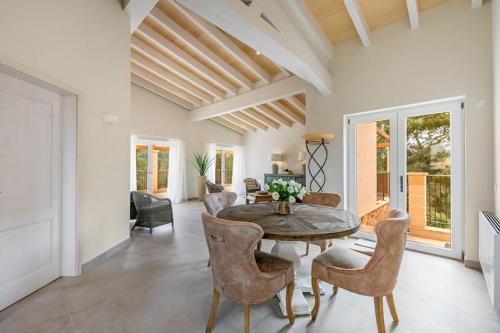 Luxurious newly built finca in a quiet location in Meyreuil