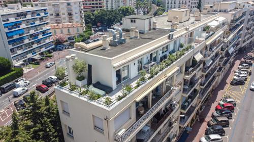 LUXURIOUS PENTHOUSE ROOFTOP MARTINEZ CROISETTE