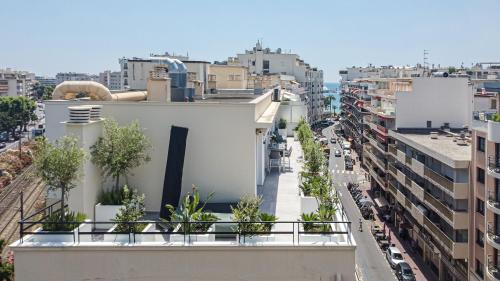 LUXURIOUS PENTHOUSE ROOFTOP MARTINEZ CROISETTE