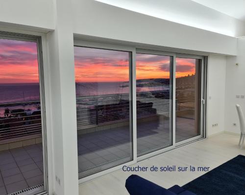 Luxurious penthouse with magnificent views over the bay of Menton 10 Peoples