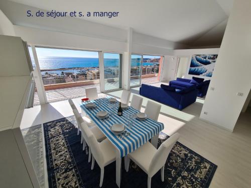 Luxurious penthouse with magnificent views over the bay of Menton 10 Peoples