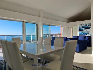 Luxurious penthouse with magnificent views over the bay of Menton 10 Peoples