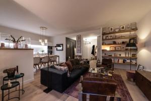 Luxurious private garage apartment in the heart of Annecy