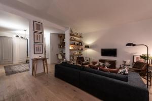 Luxurious private garage apartment in the heart of Annecy