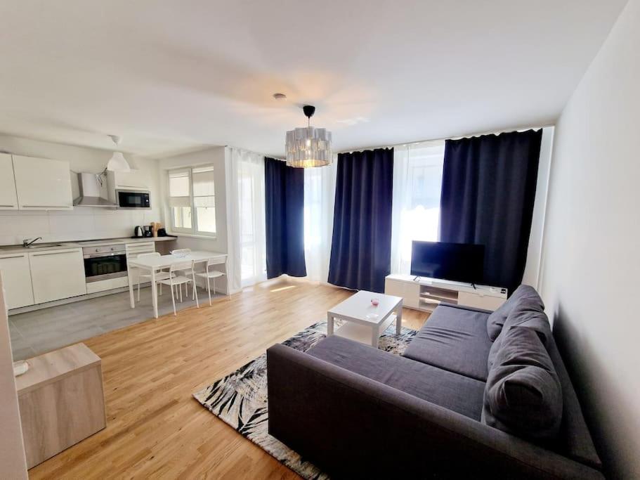 Luxurious studio in the center of Berlin 31 11 Oranienburger Straße, 10178 Berlin