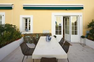 Luxurious triplex near the beach In Estoril