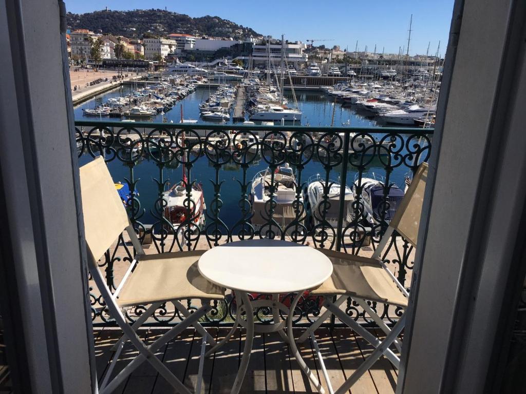 Appartement Luxury 1 bedroom Quai St Pierre 2 mins from the Palais & Croisette 269 9 Quai Saint-Pierre 06400 Cannes