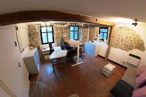 Luxury 1895 Stone & Wood Art House