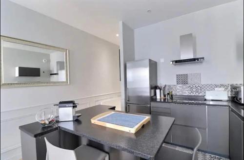 LUXURY 1BR NEAR CARLTON & CROISETTE