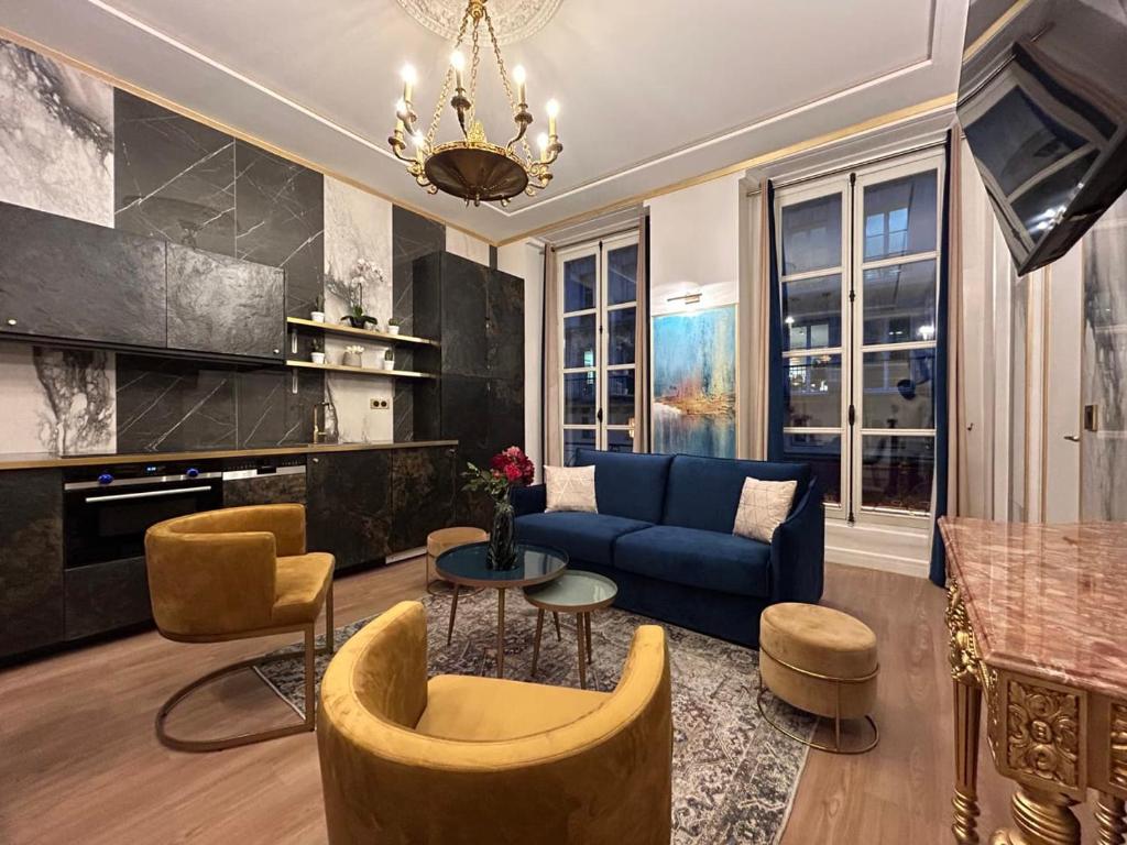 Luxury 3 bedroom 2 bathroom apartment - Louvre Rue Saint-Florentin 13, 75008 Paris