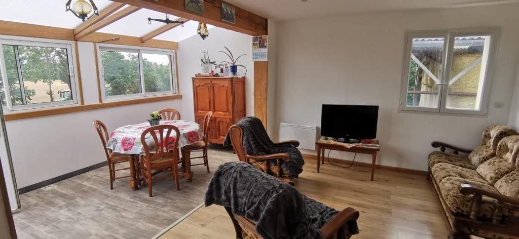 Luxury 3 bedroom 2 bathroom apartment - Louvre