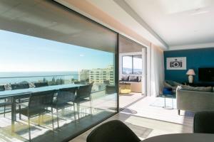 Luxury 4 bedr Flat w/ PANORAMIC Views & Pool!!