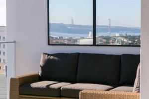 Luxury 4 bedr Flat w/ PANORAMIC Views & Pool!!
