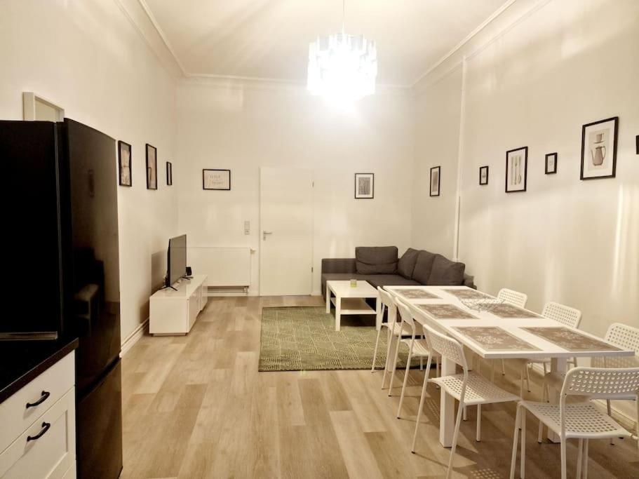 Luxury 4-rooms apartment in Berlin Z 4 Zinzendorfstraße, 10555 Berlin