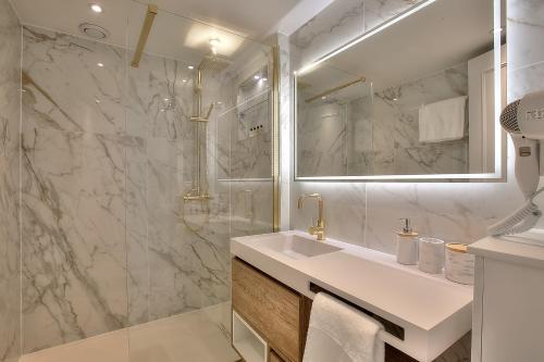 Luxury 4 Stars Apartment with 2 Terraces, Cannes Croisette