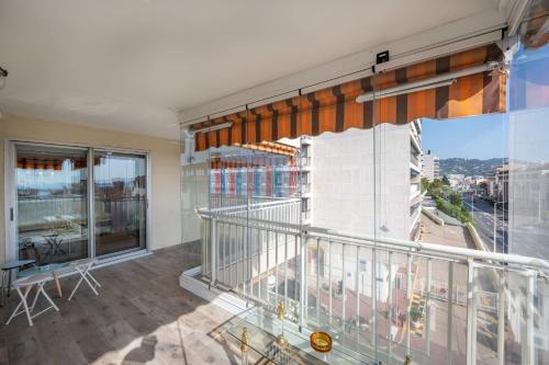 Luxury air-conditioned apartment with terrace and parking