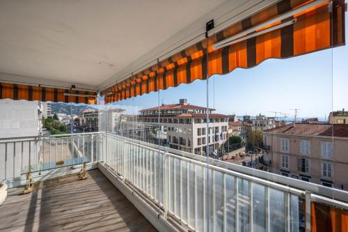 Luxury air-conditioned apartment with terrace and parking