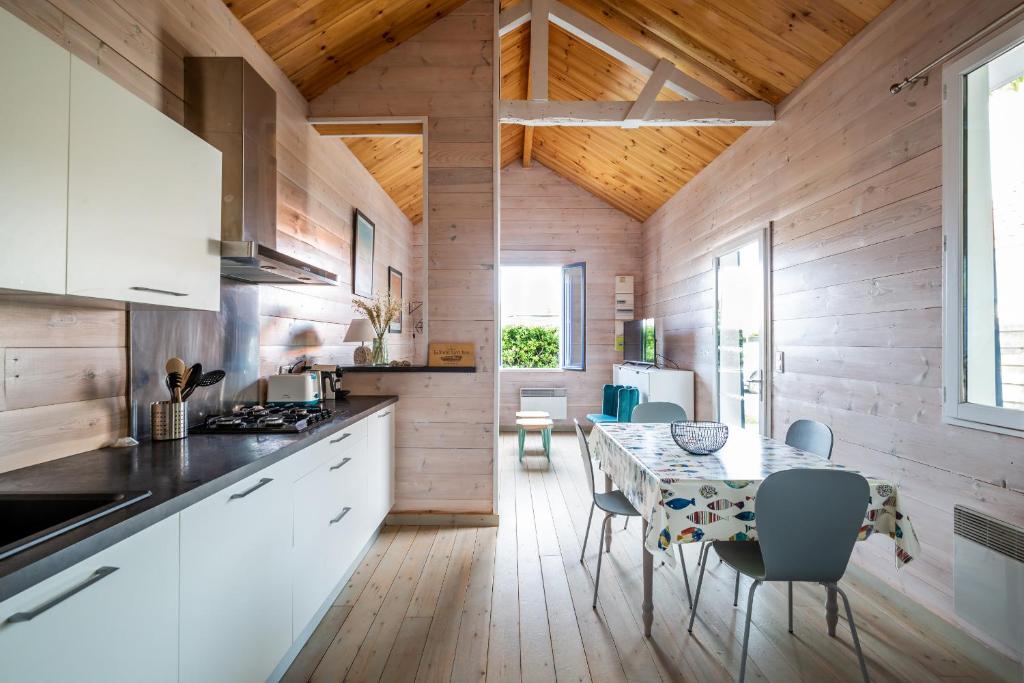 Luxury air-conditioned apartment with terrace and parking
