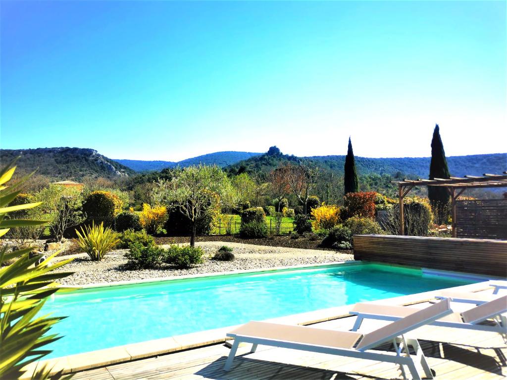 Luxury Apartment 4 Bedrooms Pool in Marisol 2855-538 Corroios