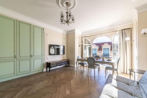 Luxury Apartment in - Negresco Residence -