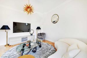Luxury apartment with Eiffel Tower view