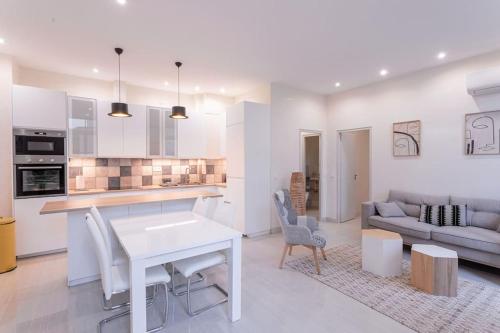 Luxury Apt With Large Terrace On Famous Rue D'antibes! - Pasteur Apt