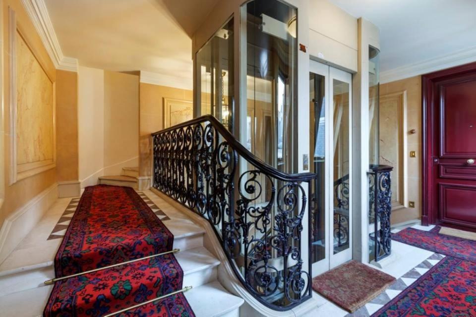 Appartement Luxury Arch of triumph and Champs elysées flat 22 Avenue Kléber 75116 Paris