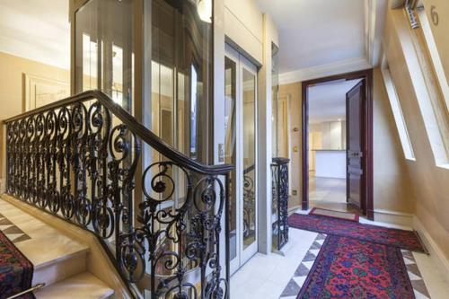 Luxury Arch of triumph and Champs elysées flat