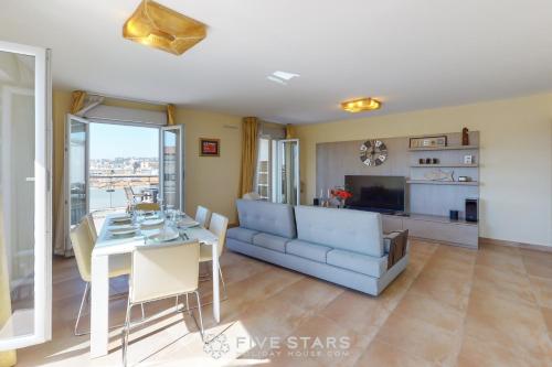 LUXURY BEACH five STARS HOLIDAY HOUSE