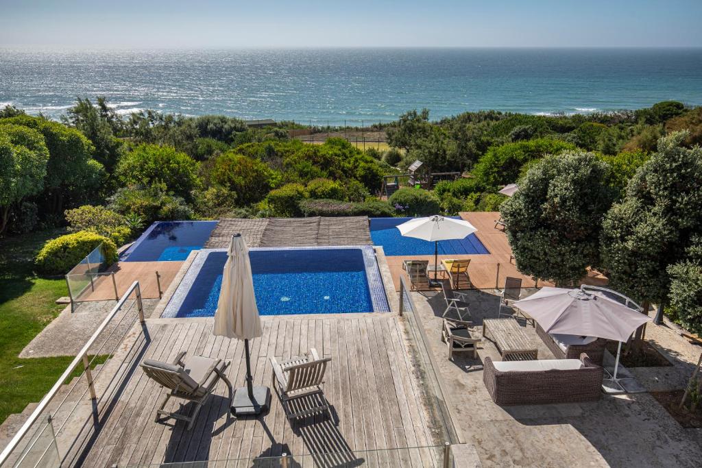Luxury Beachfront Villa 109 Estrada do Rodízio 109, 2705-341 Colares