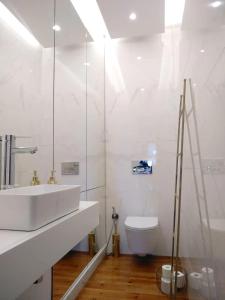 Luxury Beato Trendy Location by TimelyStay