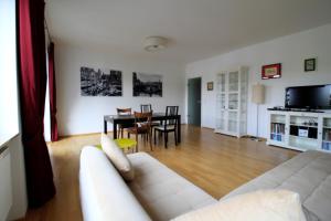 Luxury city apartment - view of river and castle