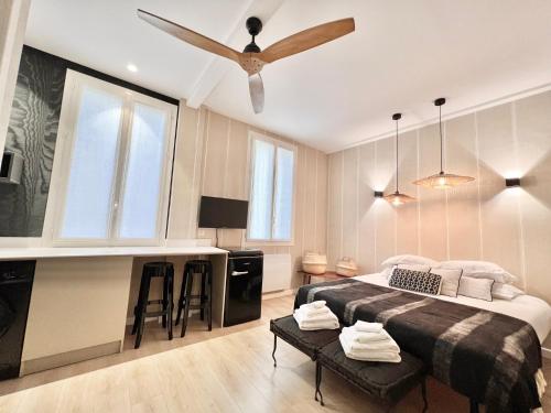 Luxury decorated studio, on trendy harbor Port Lympia, close to old town, and tramway