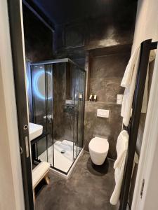 Luxury decorated studio, on trendy harbor Port Lympia, close to old town, and tramway