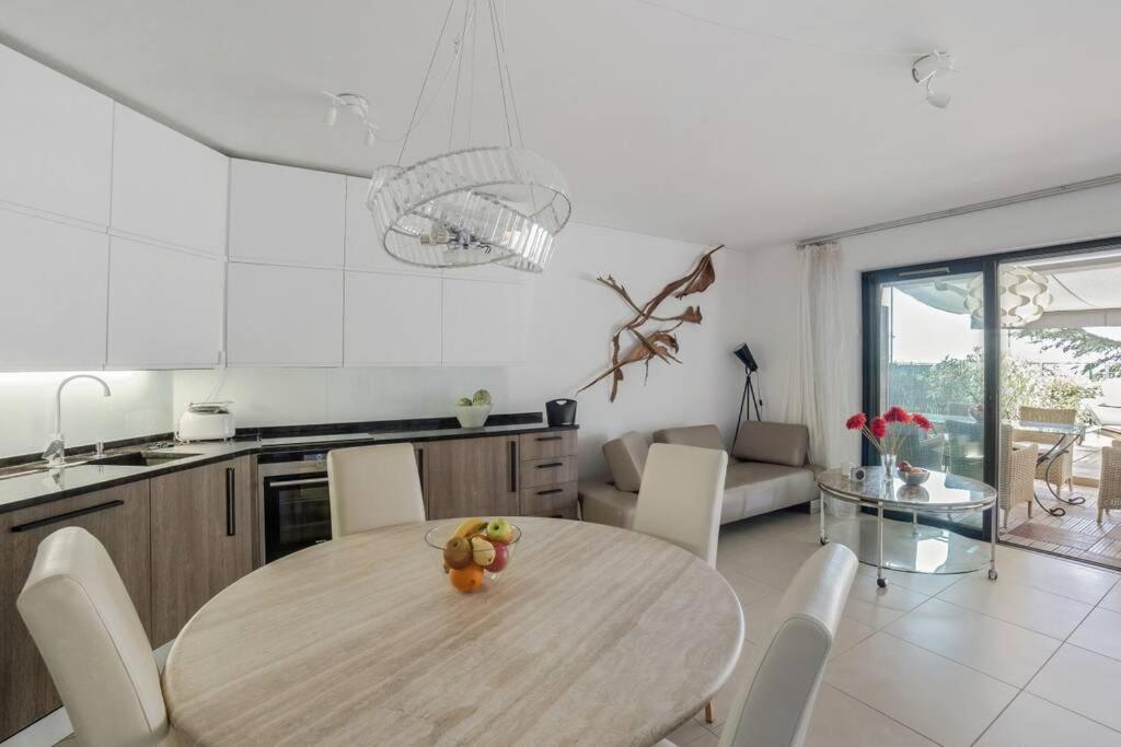 Luxury Flat in Nice with stunning Terrace/ garden Parking Pool 259 Avenue de Fabron, 06200 Nice