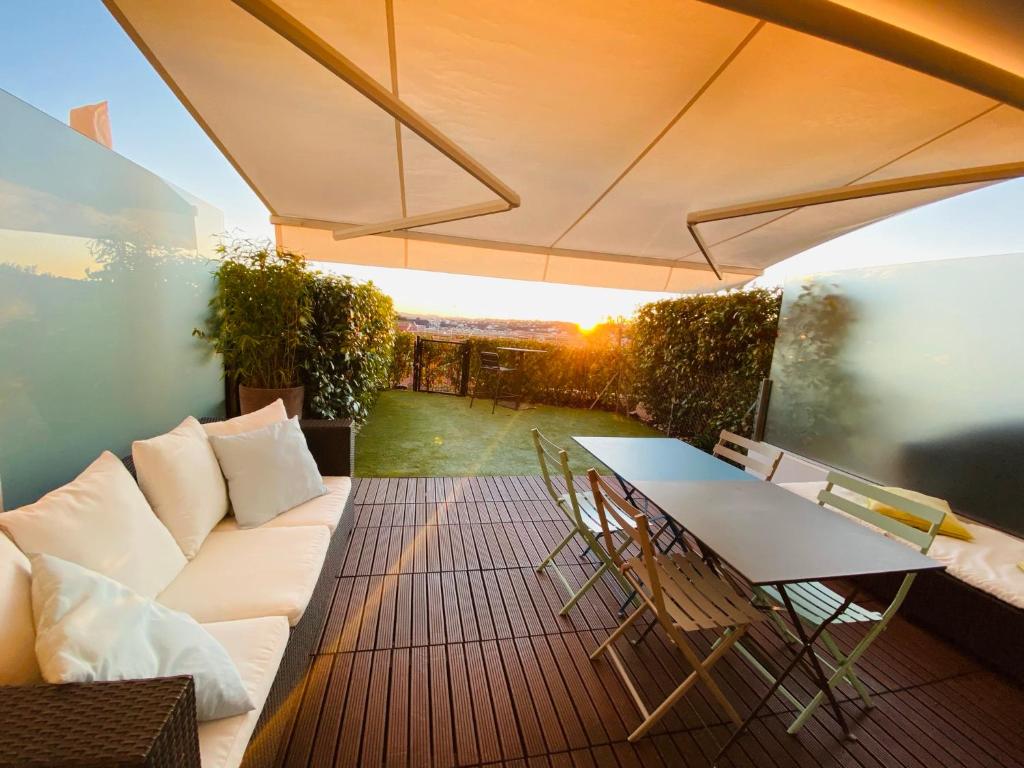 LUXURY FLAT NICE PANORAMIC VIEW - swimming pool - parking - terrace 41 Avenue Louis Cappatti, 06200 Nice
