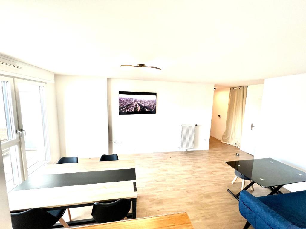Luxury Full apartment with SOFITEL BEDS Paris 76m2 Terrasse 25m2 53 Rue Maurice Gunsbourg, 94200 Ivry-sur-Seine