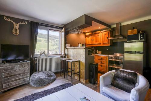 Luxury furnished apartment with garden and a magnificent open views
