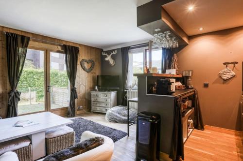 Luxury furnished apartment with garden and a magnificent open views