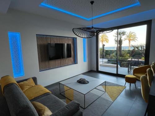 Luxury Garden Jacuzzi Promenade
