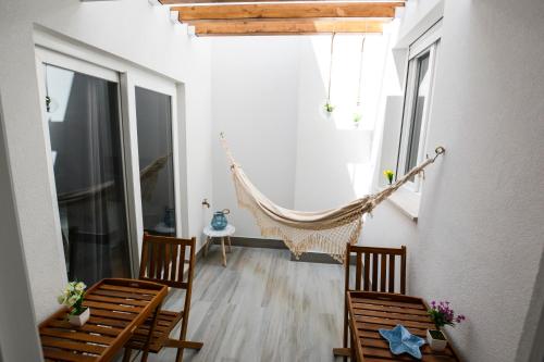 LUXURY Golden River Apartment - In the Heart of city center and wine cellars