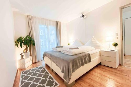 Luxury HOME CINEMA 2R Apt + Balcony / 65m²