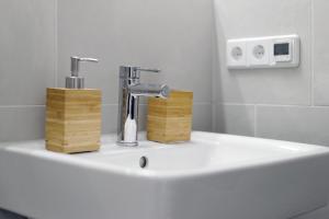LUXURY Maisonette Duplex 2 floors,2 full bath Mitte City Center