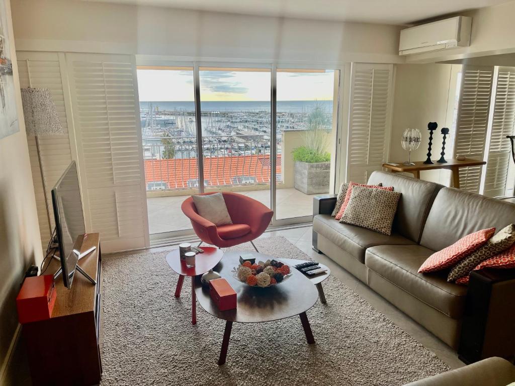 LUXURY & SEA VIEW IN CANNES 69 Rue Félix Faure, 06400 Cannes