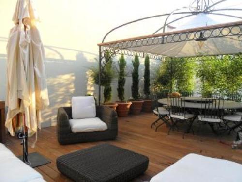 Luxury three Bed apartment in Cannes just a couple of minutes walk to the Palais and beaches 669